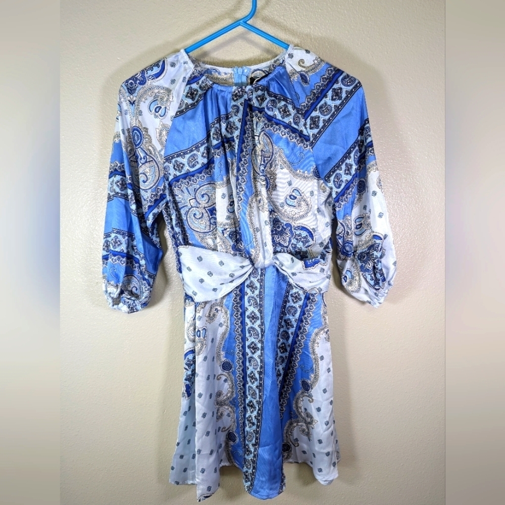 Boohoo NWT Scarf Print Twist Front Satin Blue Dress Size 4